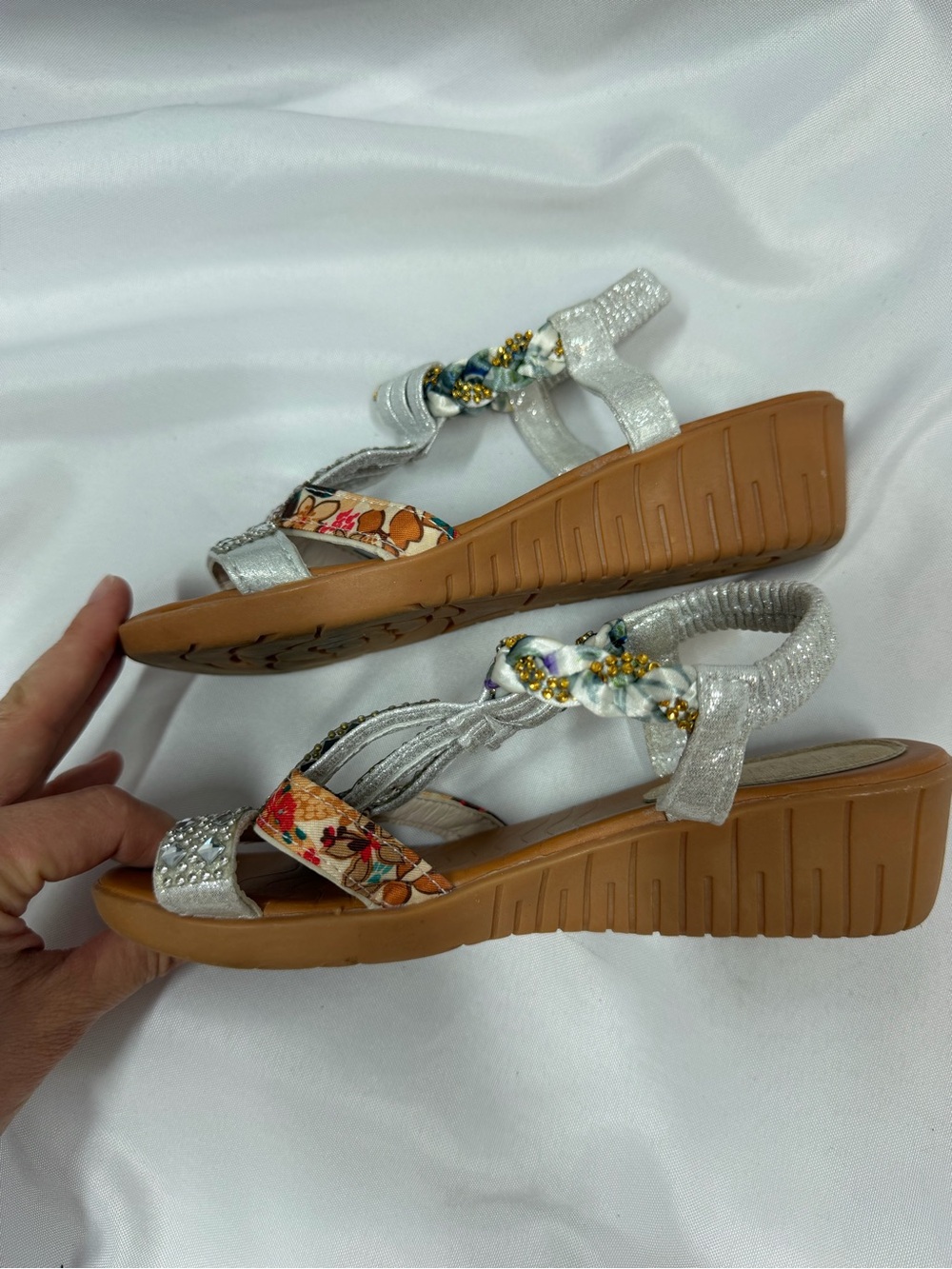 Bohemian Sandals Wedge Heel Elastic Straps Silver Girls Size 4Y - Picture 8 of 8